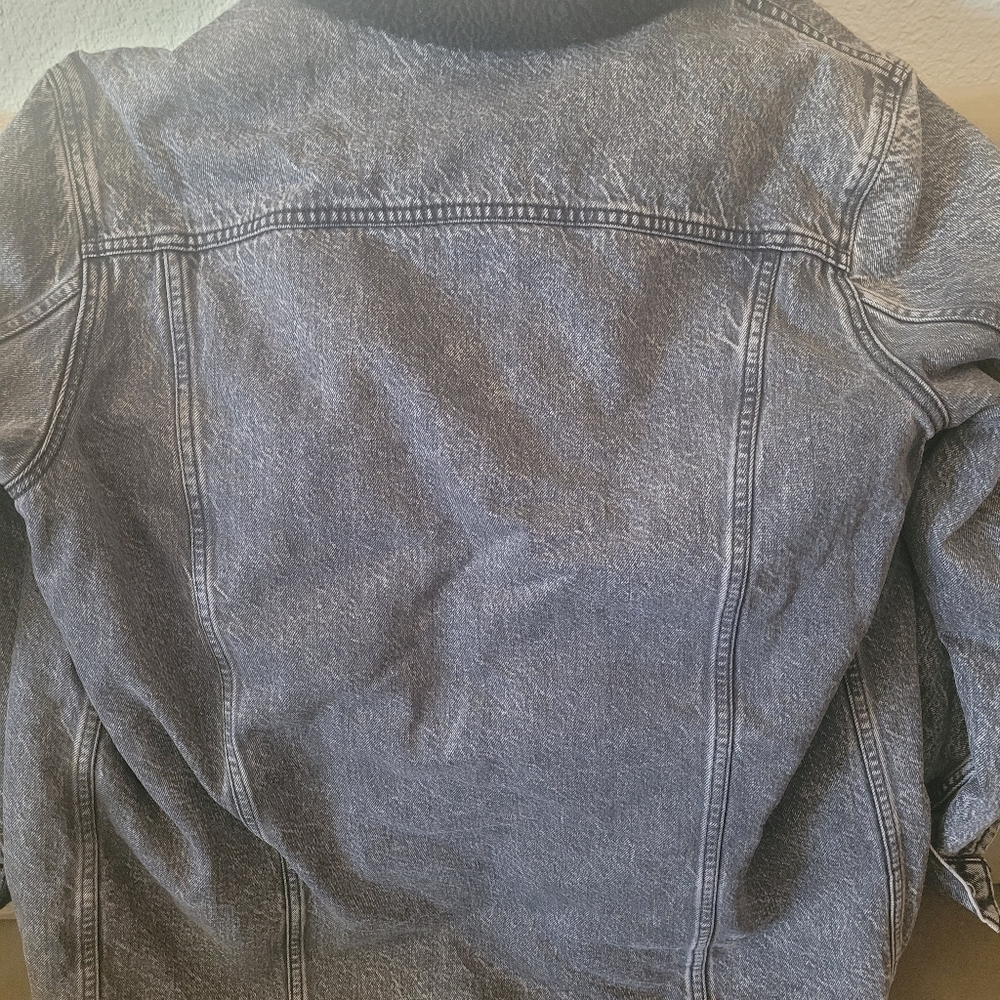 Acid Washed Levi's Jacket. - Picture 4 of 4
